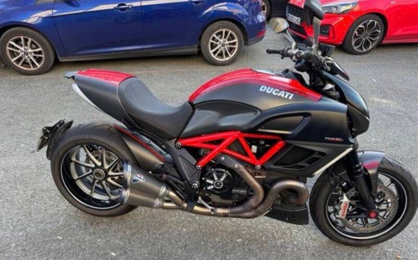 DUCATI DIAVEL 1200 CARBON
