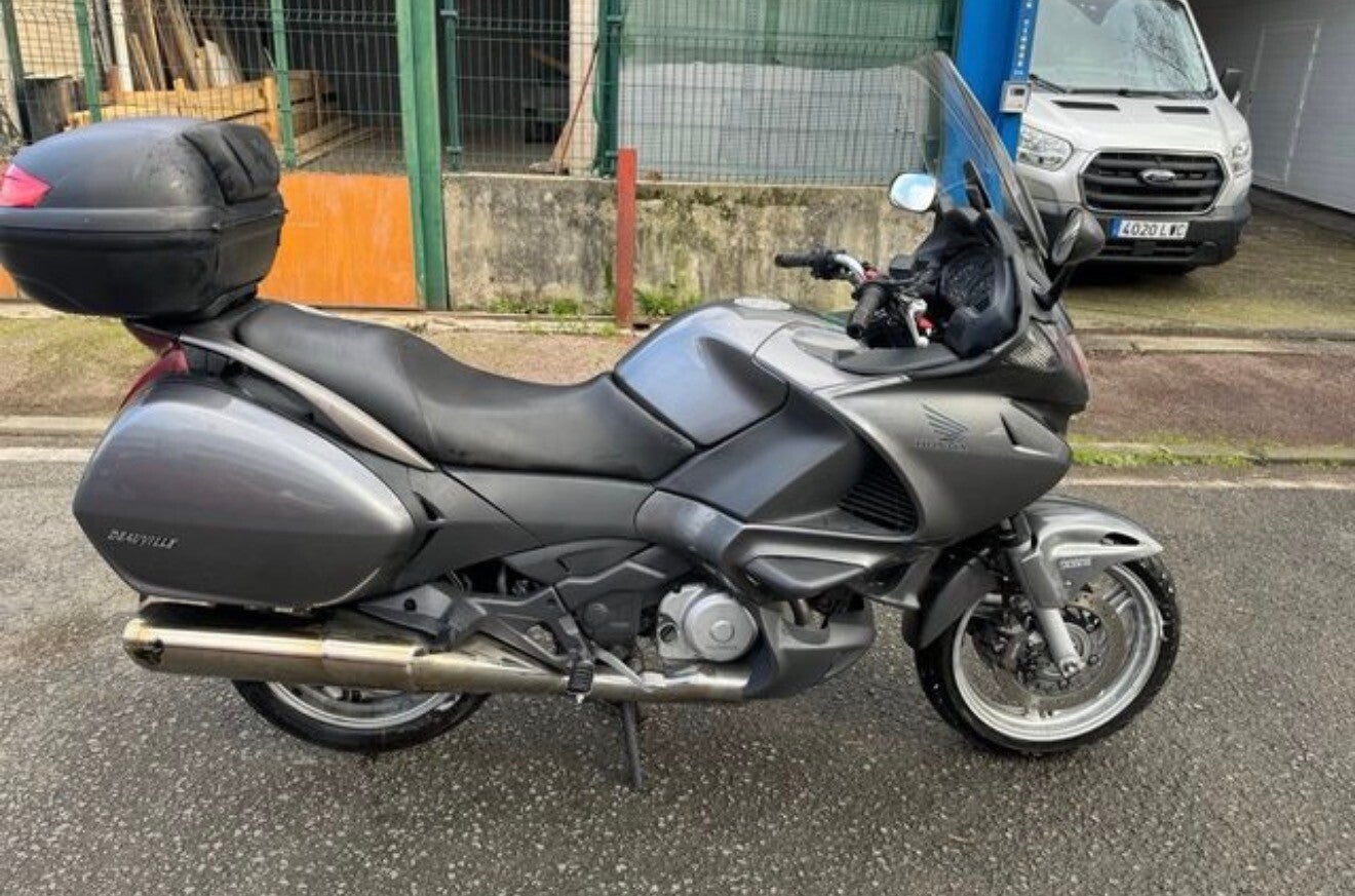 HONDA DEAUVILLE 700