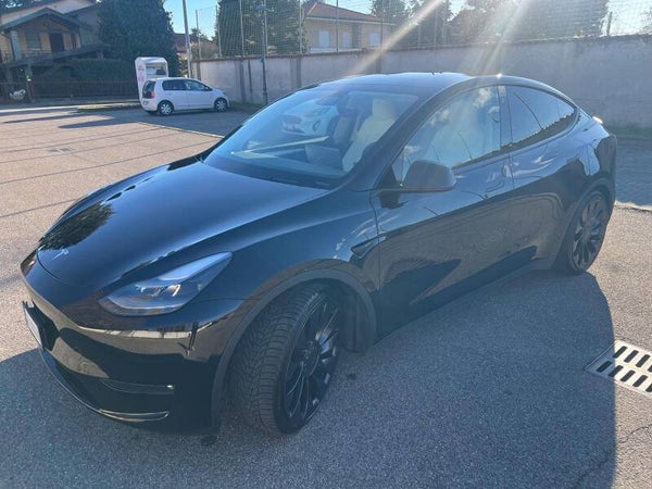 Tesla Model Y AWD Performance