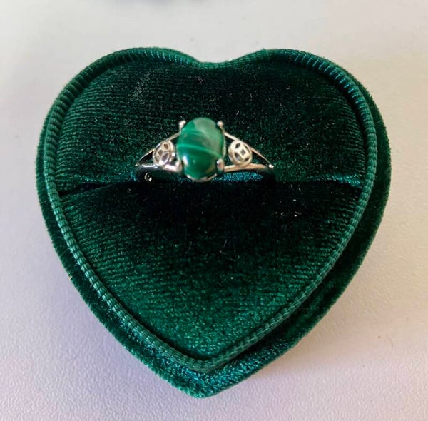 Ring Malachiet verzilverd en verstelbaar