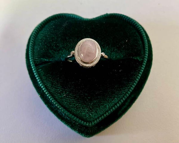 Ring Kunziet verzilverd en verstelbaar