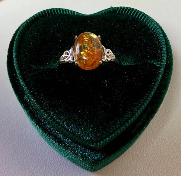 Ring Amber verzilverd en verstelbaar