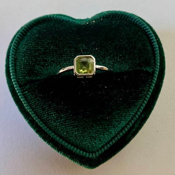 Peridot/Olivijn ring verzilverd verstelbaar