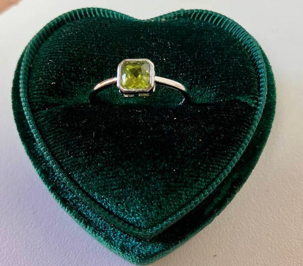 Peridot/Olivijn ring verzilverd en verstelbaar