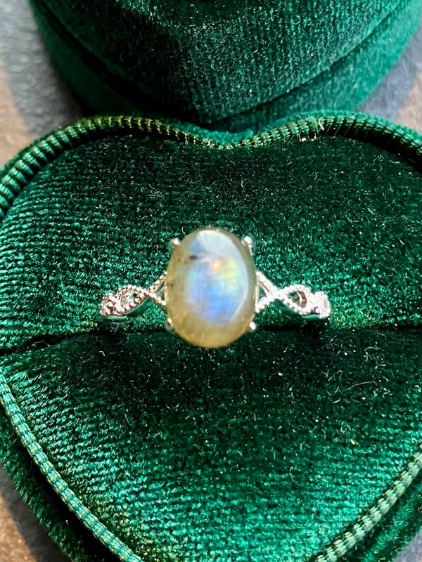 Labradoriet ring verzilverd en verstelbaar