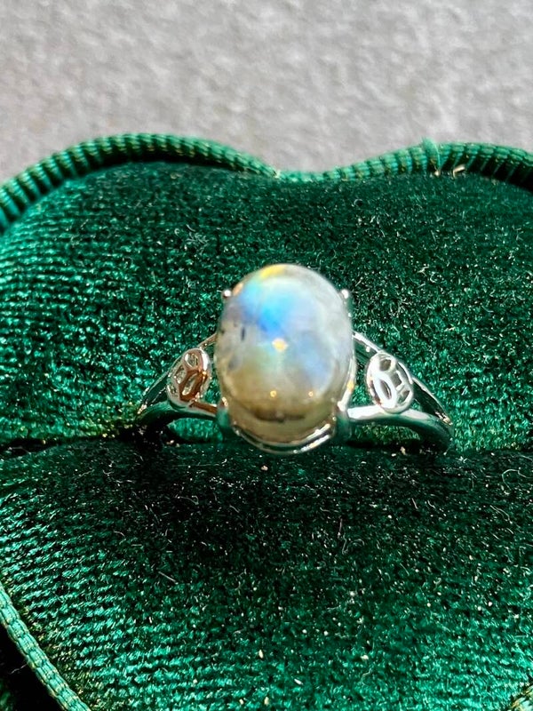 Labradoriet ring verzilverd en verstelbaar