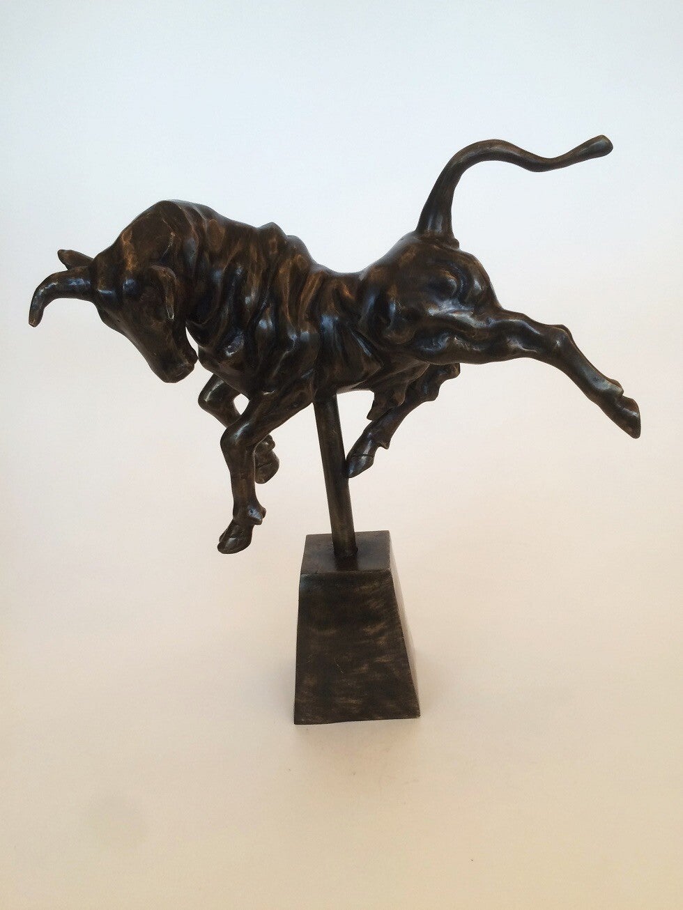 Stieren beelden in brons