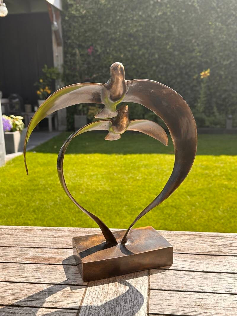 Bronzen Liefdes  kado - Love birds op bronzen sokkel
