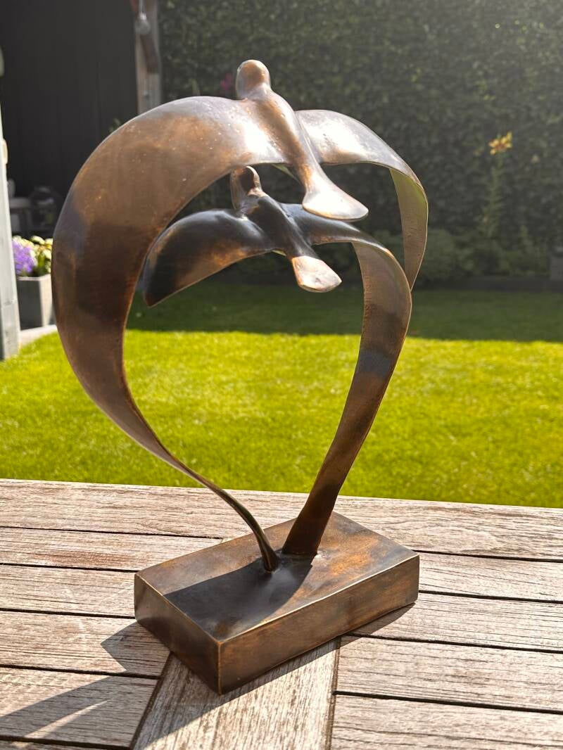 Huwelijkscadeau Bronzen Liefdes  kado - Love birds op bronzen sokkel