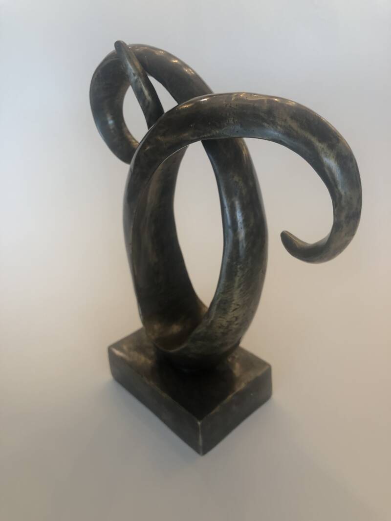 Abstract bronzen beeld - the move in Brons