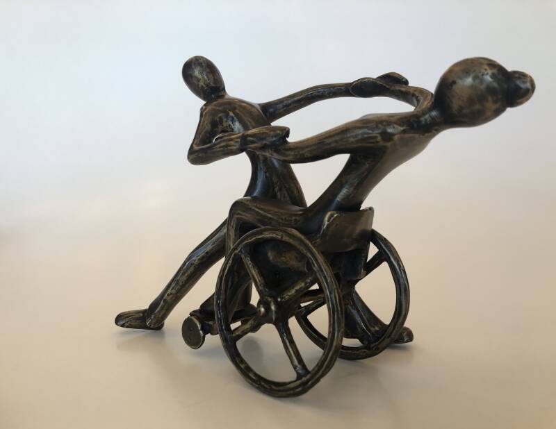 Uniek Bronzen Beeldje van een Rolstoel danspaar (Alex en Jacquline Glijn) in brons door Marius Verhagen