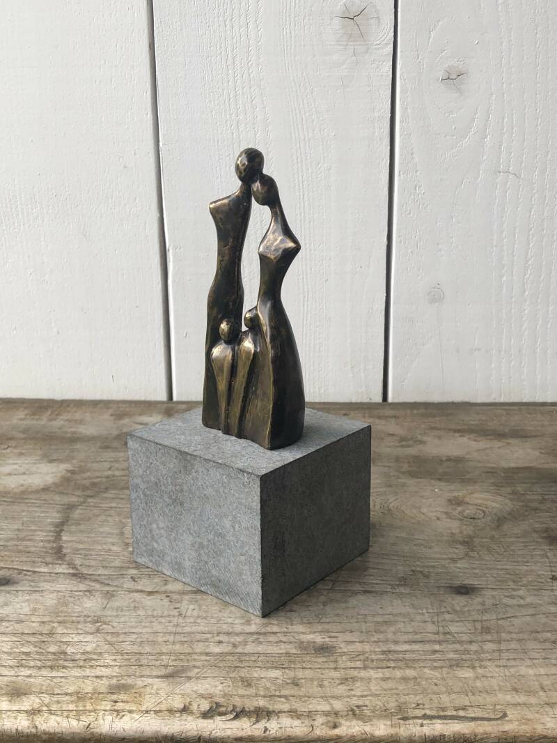 Abstract Gezin met twee kinderen in Brons - Geboorte- Kraamgeschenk