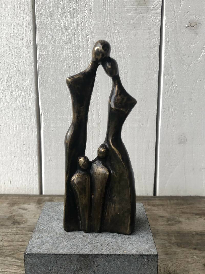 Abstract Gezin met twee kinderen in Brons - Geboorte- Kraamgeschenk