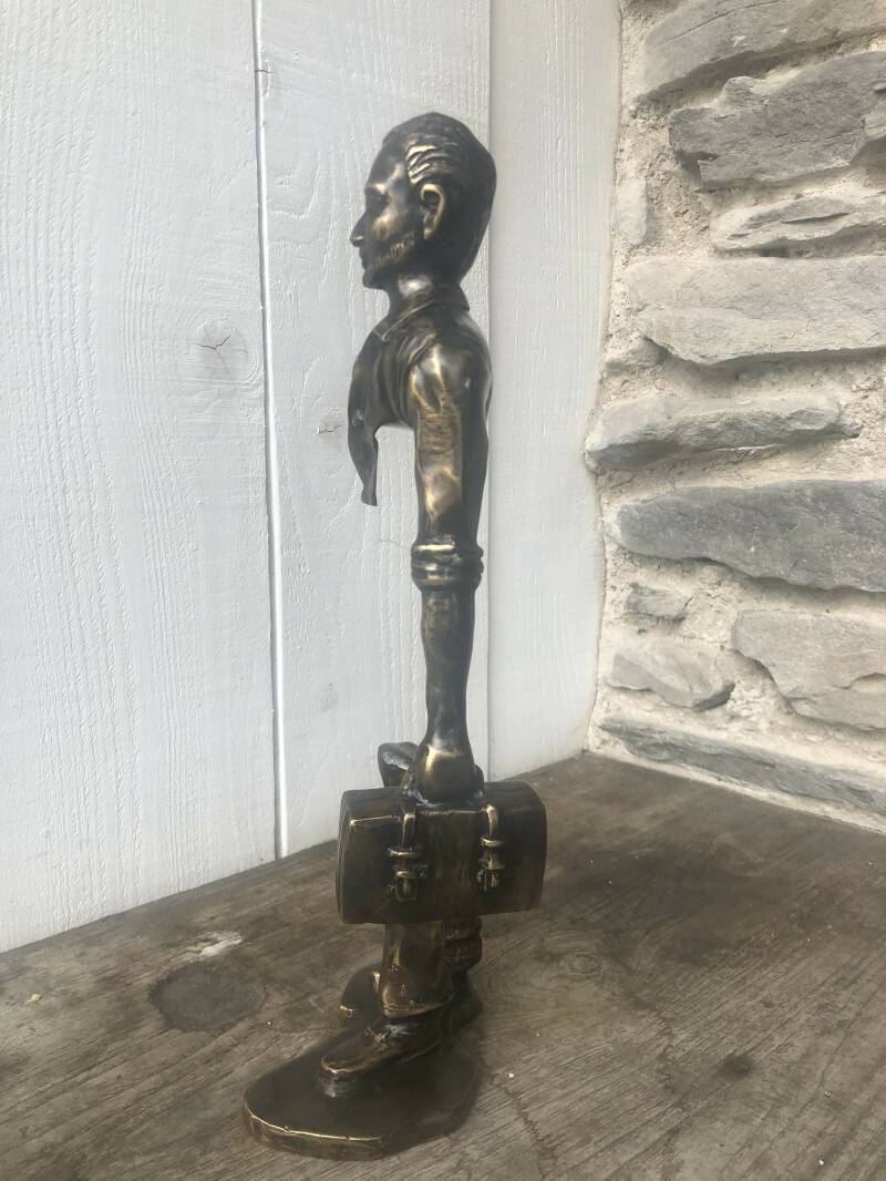 Bronzen Kunst beelden Bronzen Kunst beelden Traveller - Reiziger beeldje in Brons