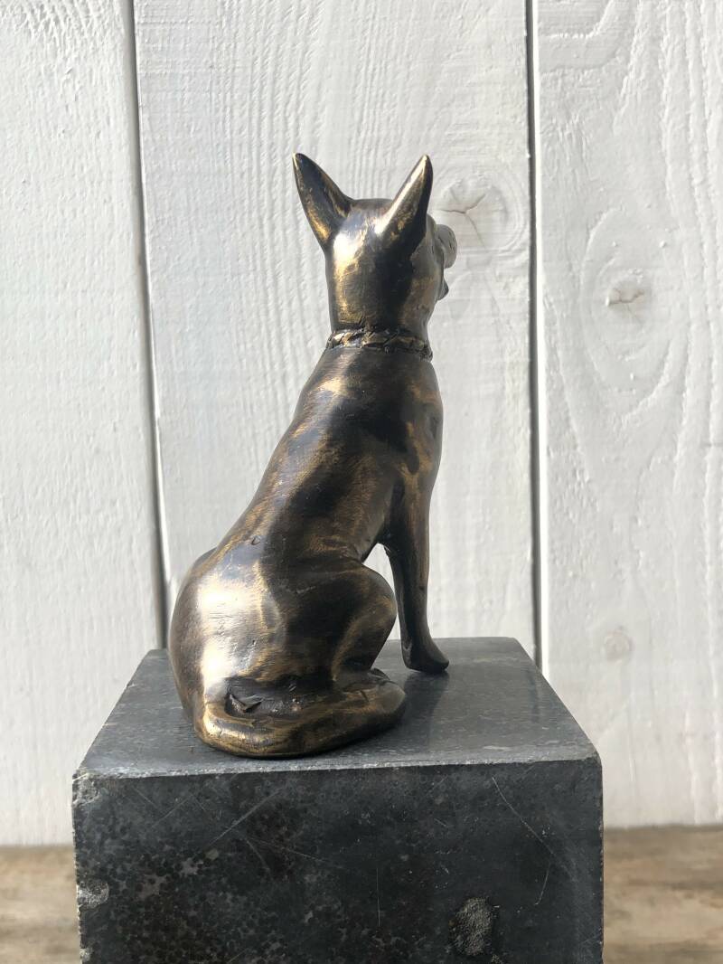 Bronzen dieren beeldje - Een trouwe Duitse herdershond in Brons