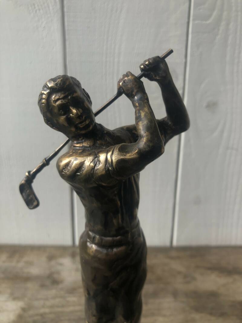 Bronzen Sport beeld van een golfspeler in brons de Afslag koop je bij bronzenbeelden-winkel uit Lent