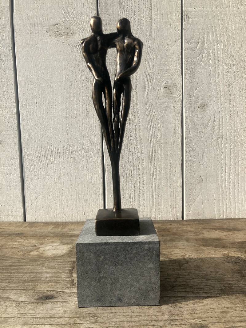 Bronzen beeld Mannenliefde - Paar jonge heren