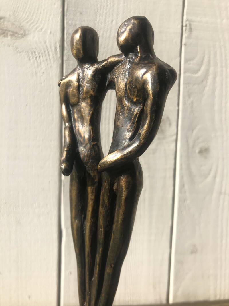 Bronzen Liefdes  kado - Mannenliefde in Brons beeld van 2 homo mannen