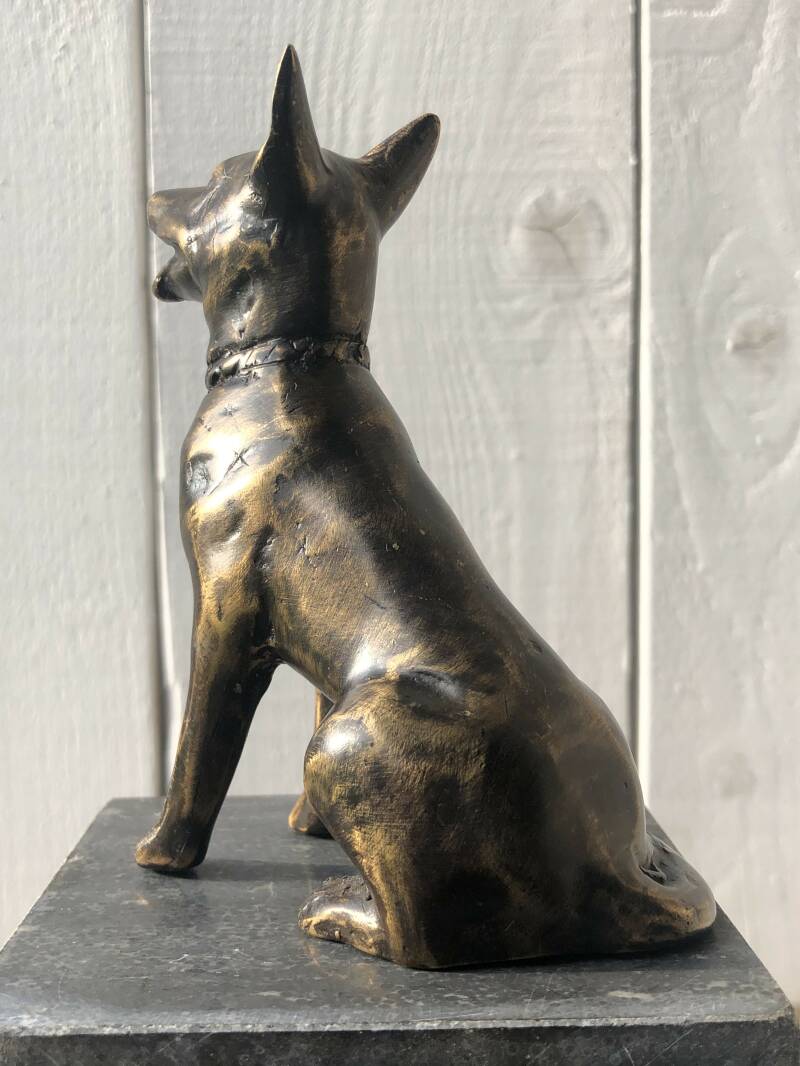 Bronzen honden beeldje - Een trouwe Duitse herder in Brons