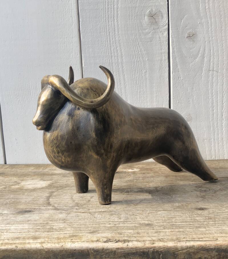 Astract vormgegeven bizon in brons van bronzenbeelden-winkel uit Nijmegen