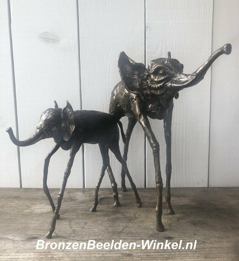 The Elephants van Salvador Dali uit de verzoeking van de Heilige Antonius