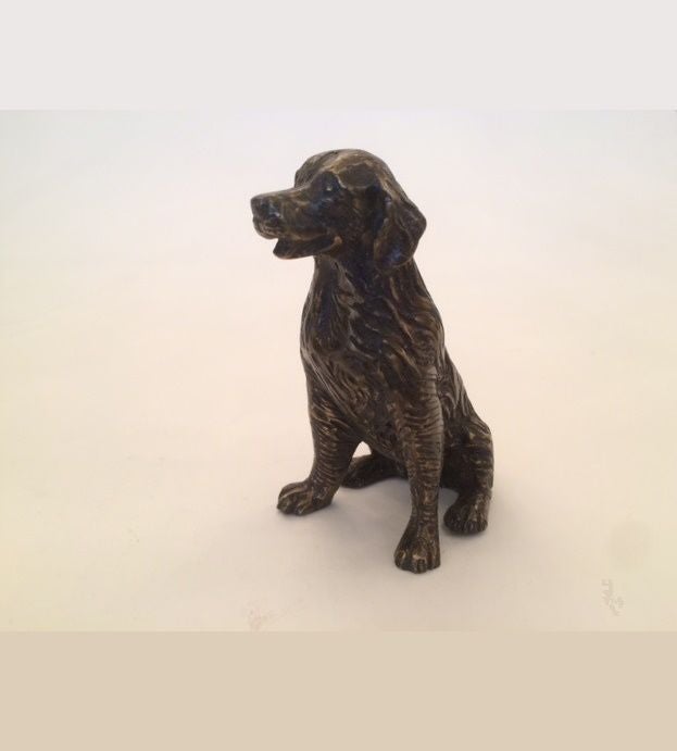 Bronzen dieren beeldje van een trouwe Labrador