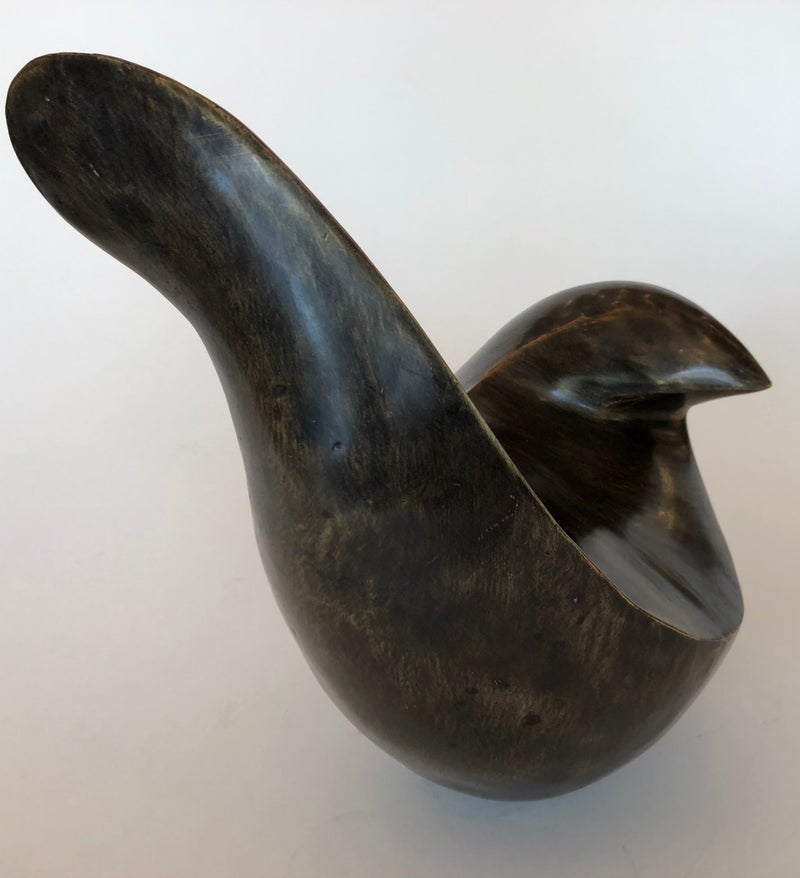 Sculptuur in Brons. Duif in 4 lijnen door Marius Verhagen.