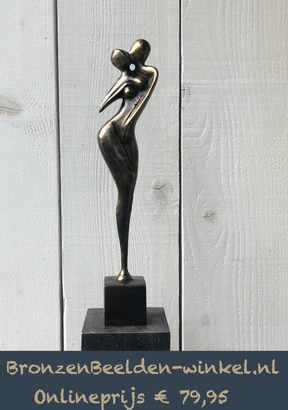 Twee geliefde gaan compleet in elkaar op en zijn verstrengeld in brons een mooi geschenk voor verloving huwelijk of bruiloft