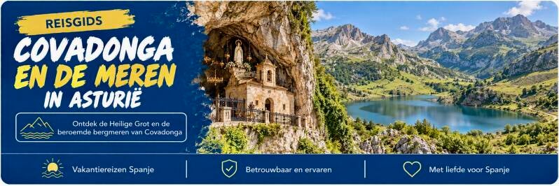 De Heilige Grot en de beroemde bergmeren van Covadonga in het groene berglandschap van Asturië.