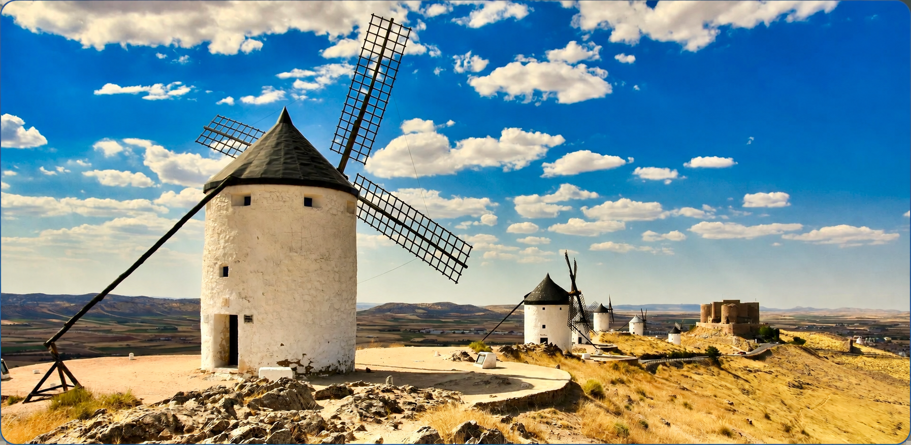 Windmolens en kasteel van Consuegra in Castilië-La Mancha