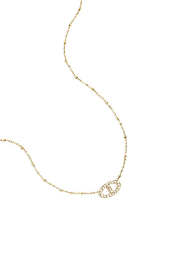 Collier avec pendentif ovale décoré