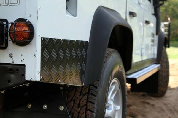 Land Rover Defender 90 (1983-2016) Sill Protector / Black - by Front Runner