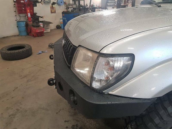 F4x4  VOORBUMPER ZONDER BULLBAR VOOR VERSIE MET KUNSTSTOF FRAME SPATBORD TOYOTA LAND CRUISER J95 96-99