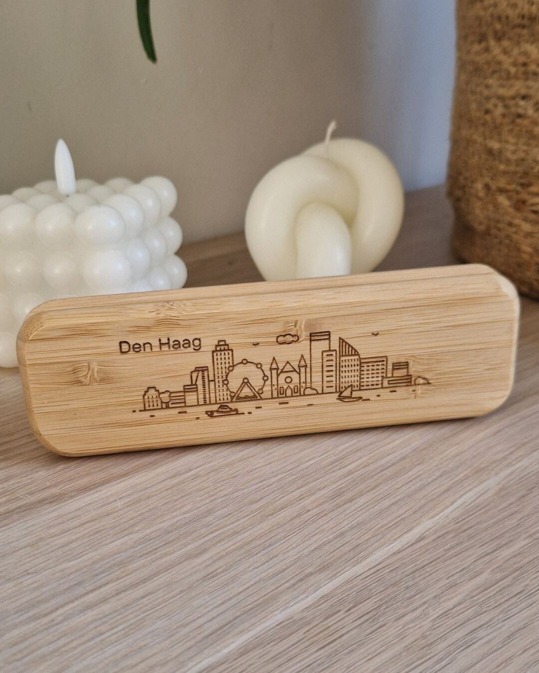 Set van Twee Bamboe Pennen in een Bamboe Doosje This is The Hague