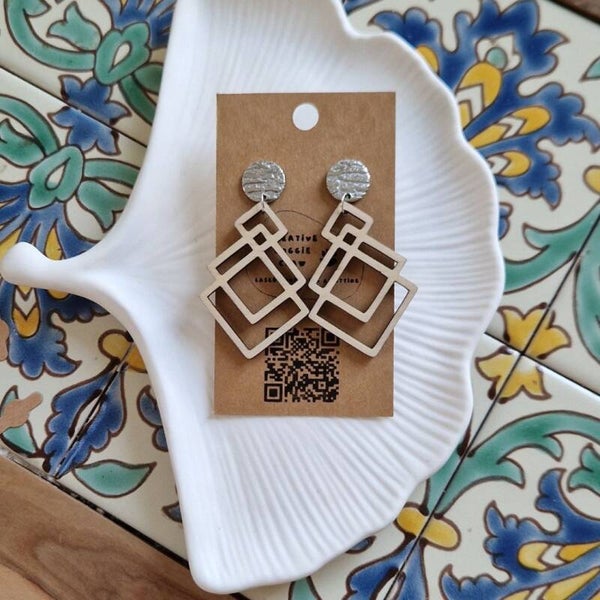 OORBELLEN TRIANGLE SPRAK