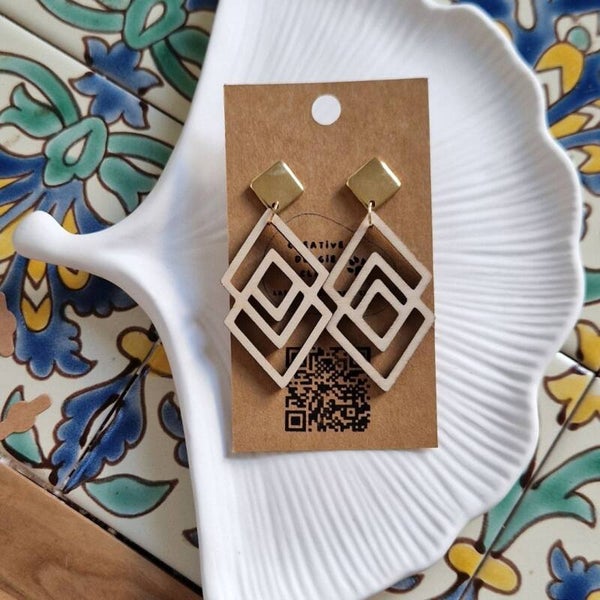 OORBELLEN TRIANGULAR INFINITY