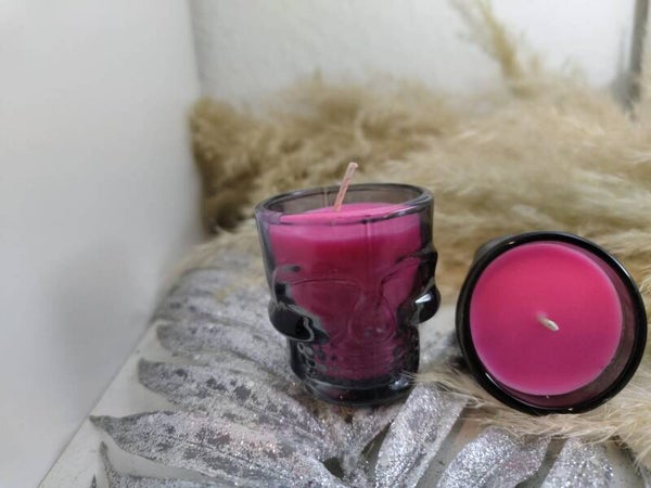 Duftkerze in Skull Optik in den Duft Dior (Dupe)