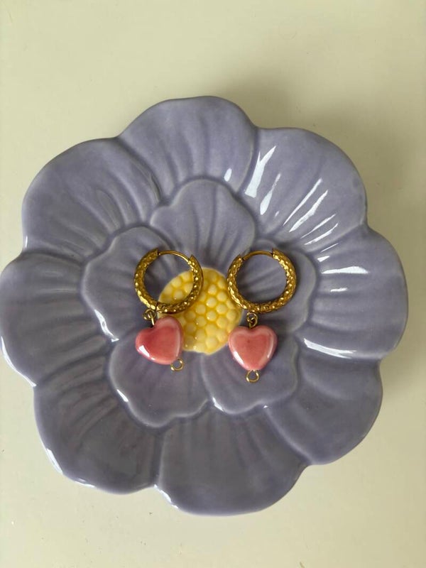 selfmade roze hartjes oorbellen