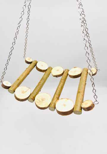 Wilgen hangbrug met schakelketting