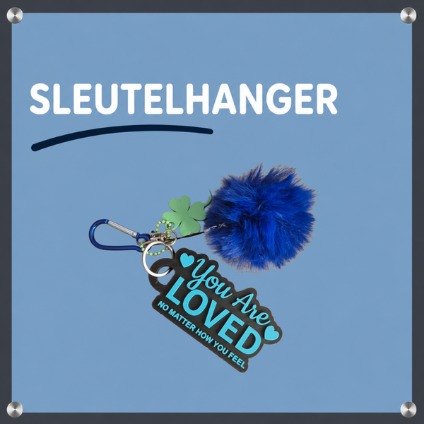 Sleutel / tas hanger You are loved met klavertje 4 met plcuhe bolletje en musketon haak