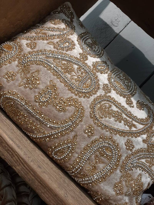 Kussen kralen fluweel " beige"