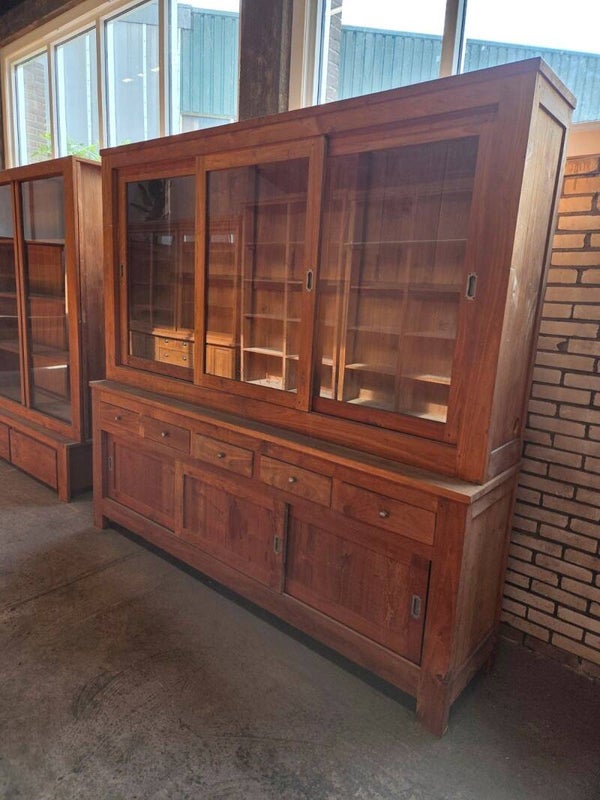 Grote massief teakhouten buffetkast