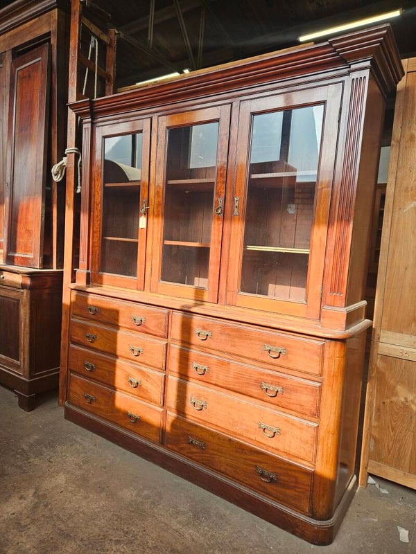 Antieke buffetkast eind 19e eeuw