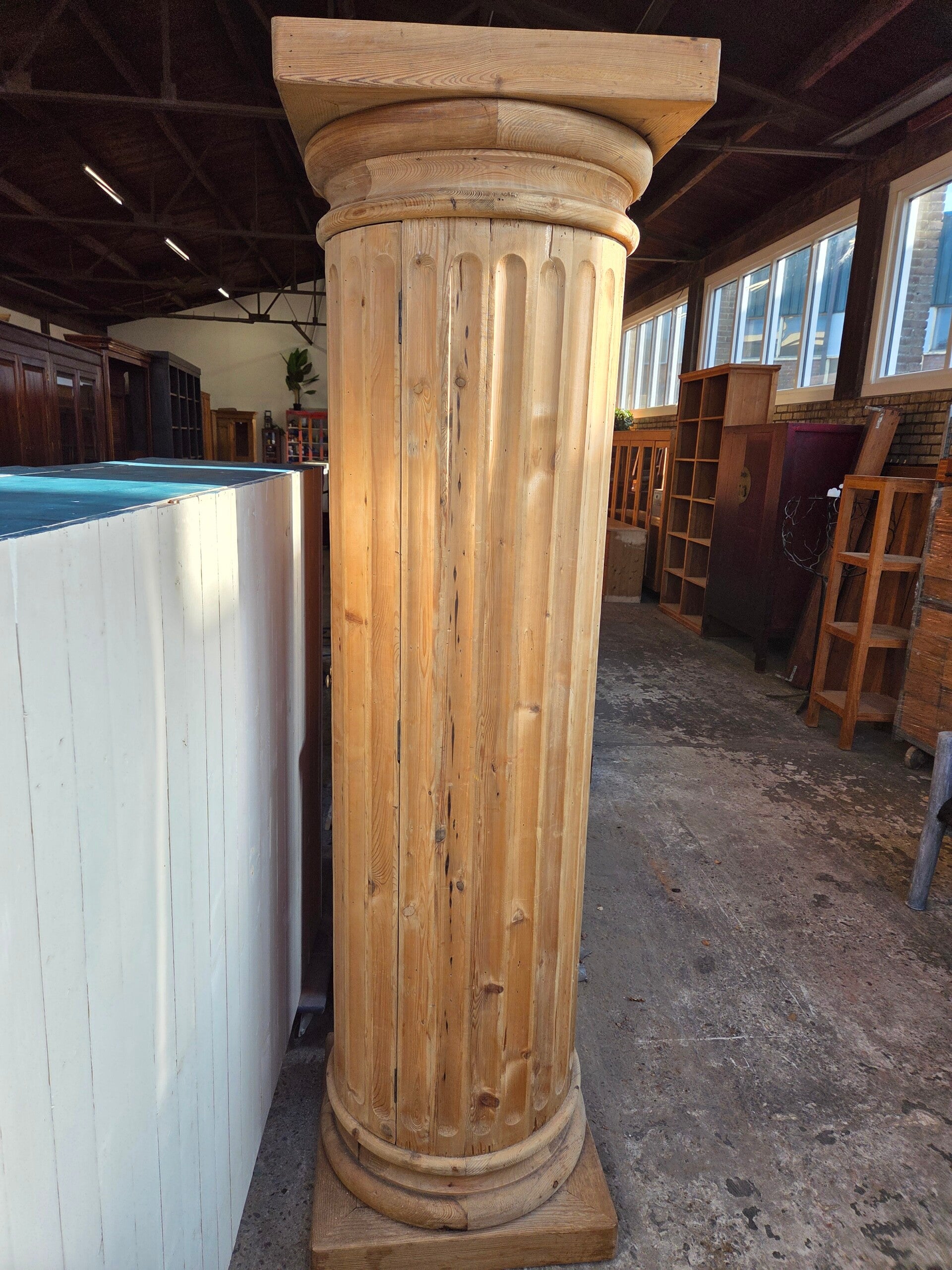 Unieke handgemaakte pilaarkast zuilkast