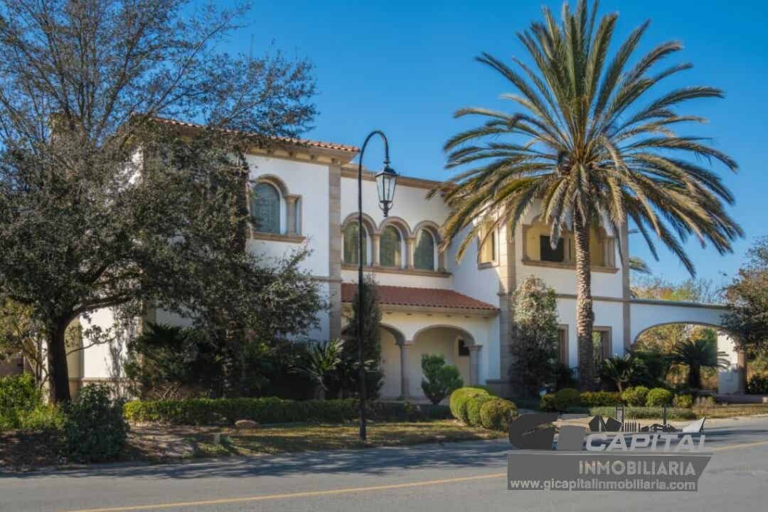 $36,000,000 | Las Misiones | CARRETERA NACIONAL, Santiago, N,.L | 3 recámaras y cuarto de servicio, 4.5 Baños , 750 m2 constr, 1300 m2 terreno
