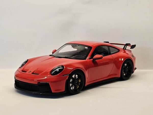 Porsche 911 992 GT3 1:18 Minichamps
