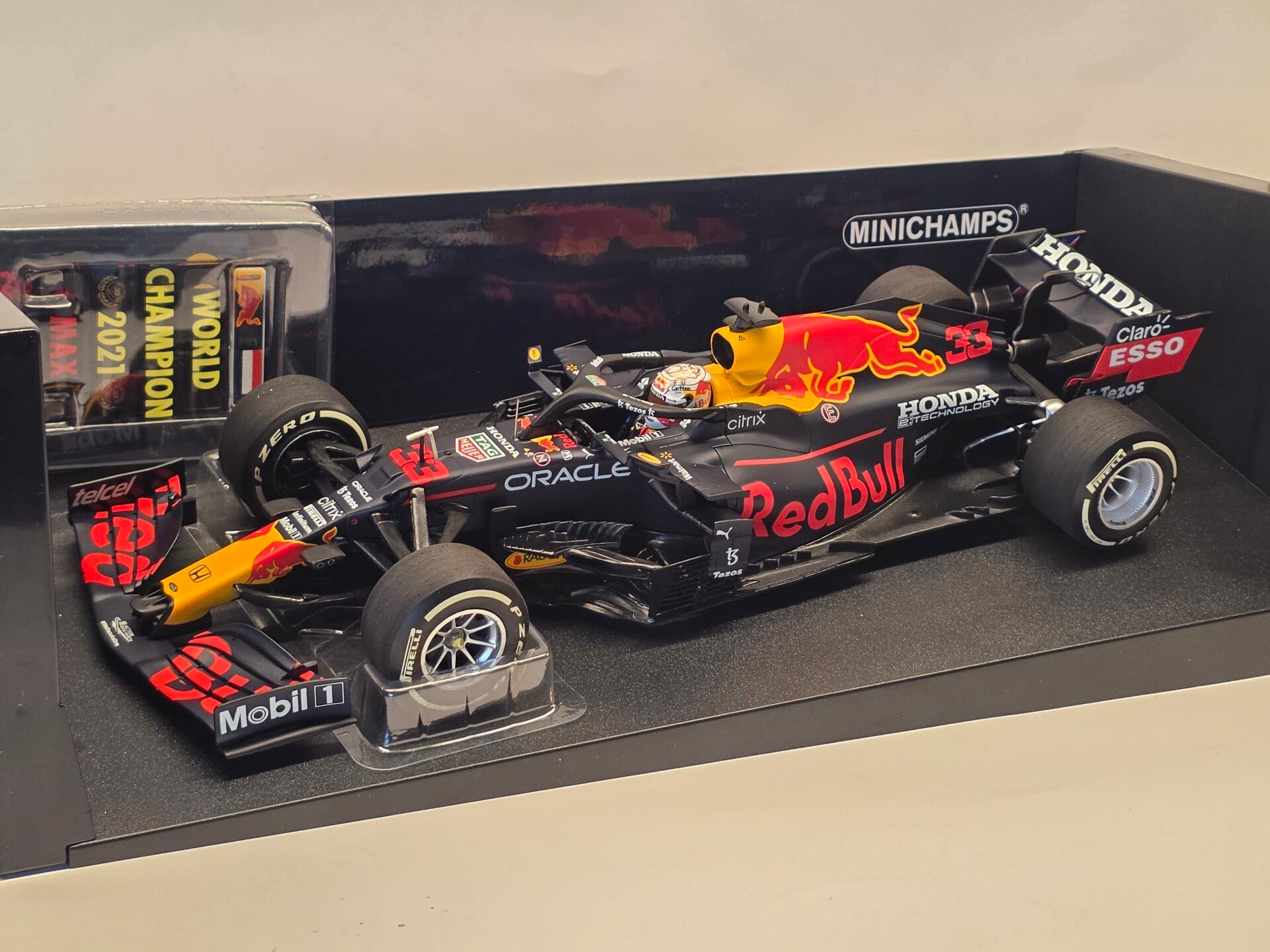 Red Bull RB16B Abu Dhabi Max Verstappen 1:18 Minichamps