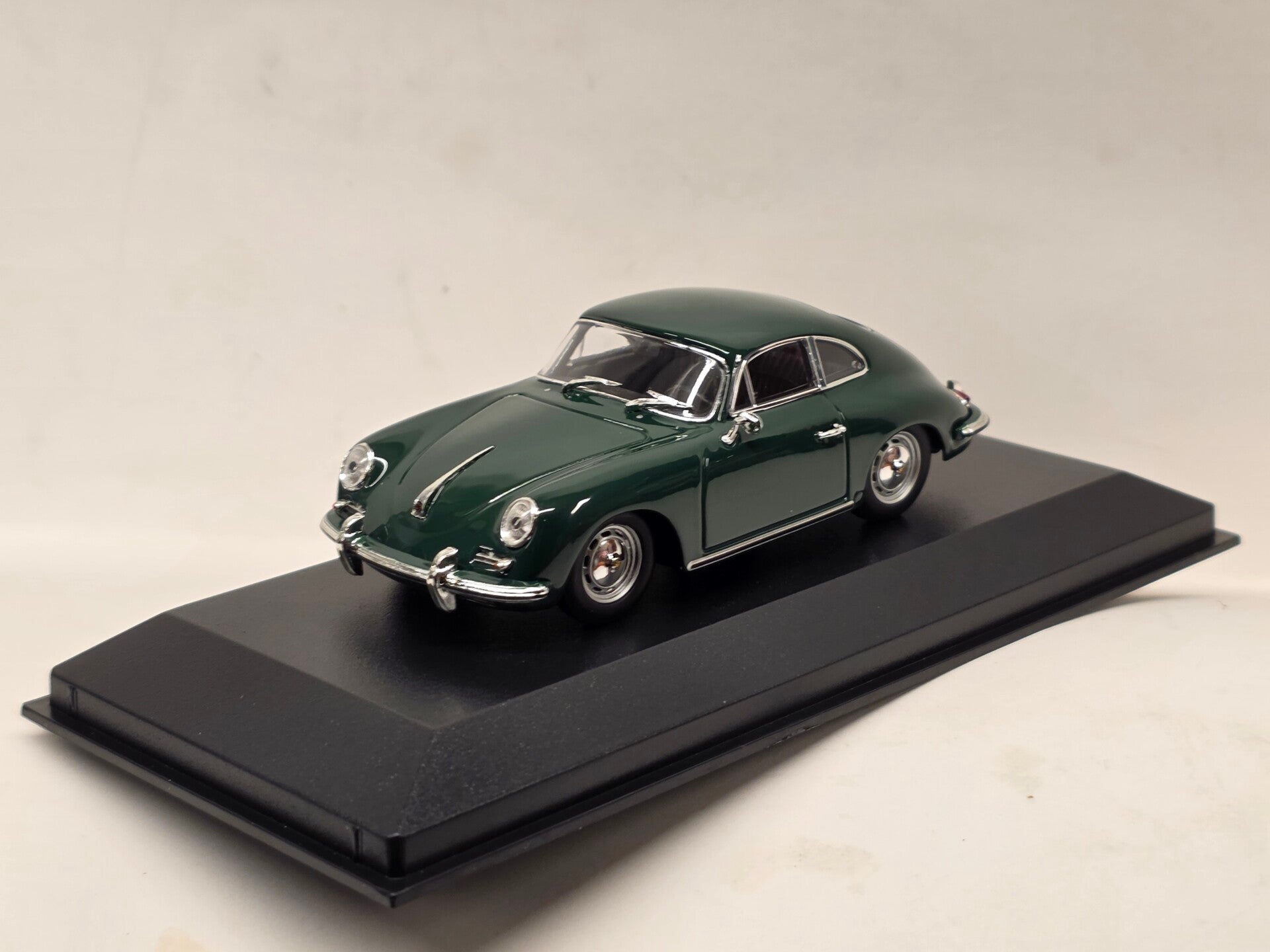 Porsche 356 B 1:43 Maxichamps