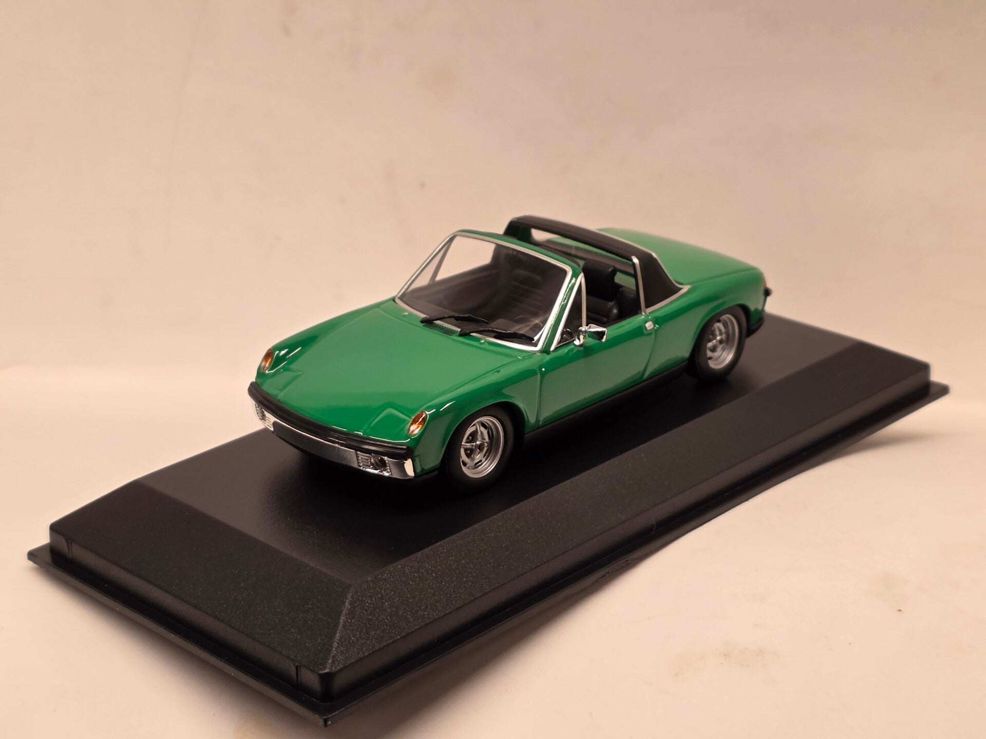 VW Porsche 914 1:43 Maxichamps