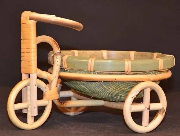 Corbeille tissée en bambou en forme de tricycle   15x23x16cm